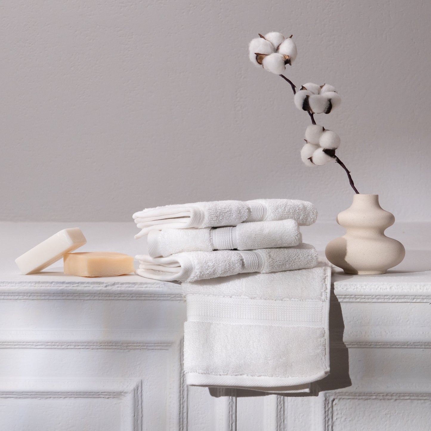 Feather & Spun Face Towel | Resort & Spa | Lavender Fragrance | Oeko-TEX® Standard 100 | Double Needle Stitch | Anti Microbial | 100% Cotton - 800 GSM | 33 cms x 33 cms | Pack of 4