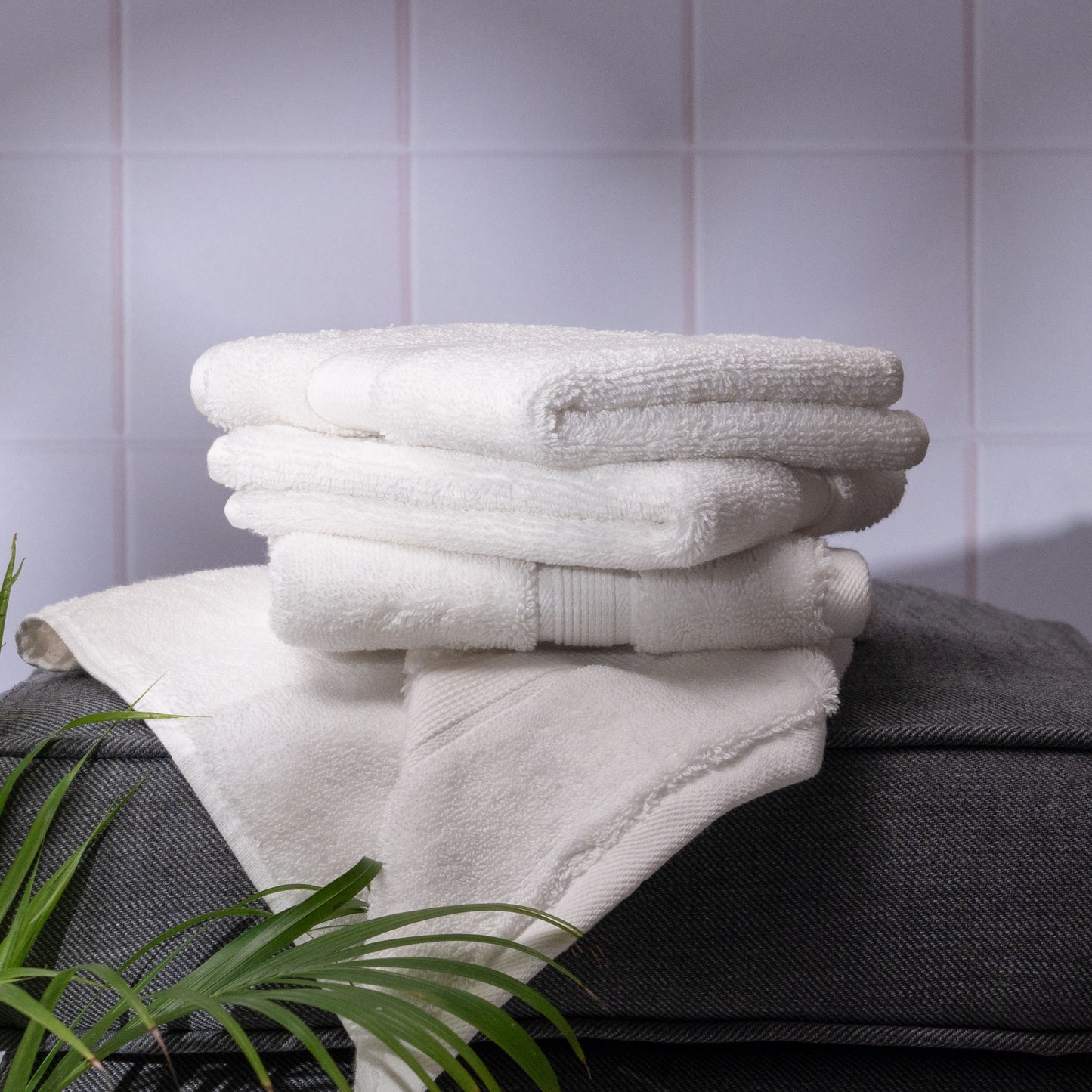 Feather & Spun Face Towel | Resort & Spa | Lavender Fragrance | Oeko-TEX® Standard 100 | Double Needle Stitch | Anti Microbial | 100% Cotton - 800 GSM | 33 cms x 33 cms | Pack of 4