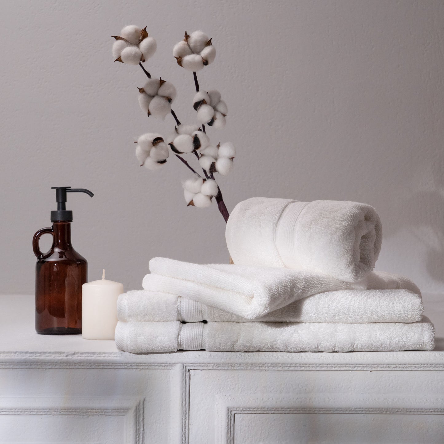 Feather & Spun Hand Towel | Resort & Spa | Lavender Fragrance | Oeko-TEX® Standard 100 | Double Needle Stitch | Anti Microbial | 100% Cotton - 800 GSM | 40 cms x 71 cms | Pack of 2