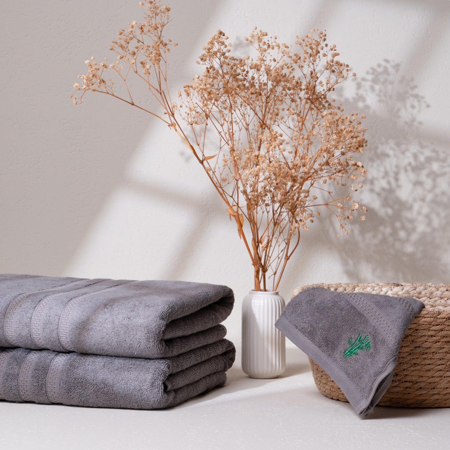 Feather & Spun Bamboo Cotton Bath Towel | Lavender Fragrance | Oeko-TEX® Standard 100 | Double Needle Stitch | Anti Microbial | 600 GSM | 76 cms x 137 cms - Smoke Grey | Pack of 1