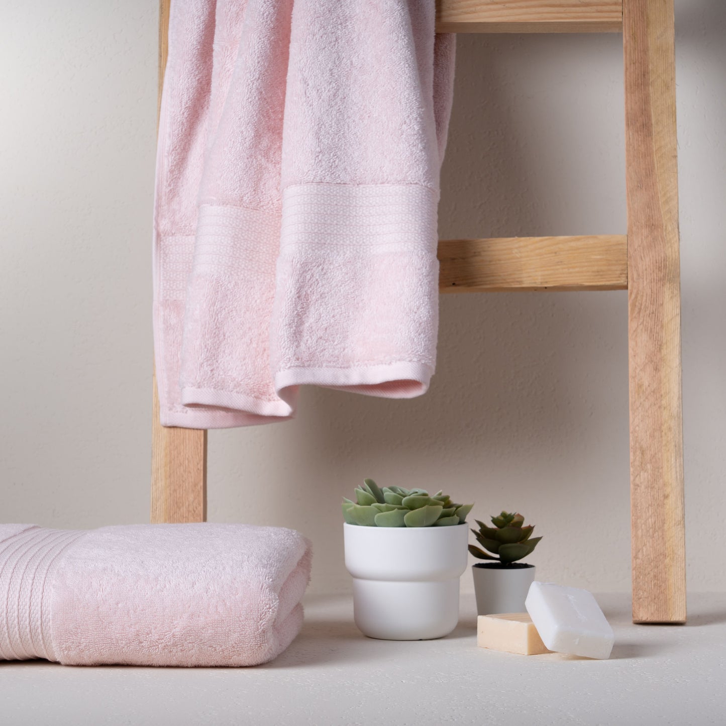 Feather & Spun 100% Organic Bath Towel | Lavender Fragrance | Oeko-TEX® Standard 100 | Double Needle Stitch | Anti Microbial | 100% Cotton - 650 GSM | 76 cms x 137 cms - Velvet Rose | Pack of 1