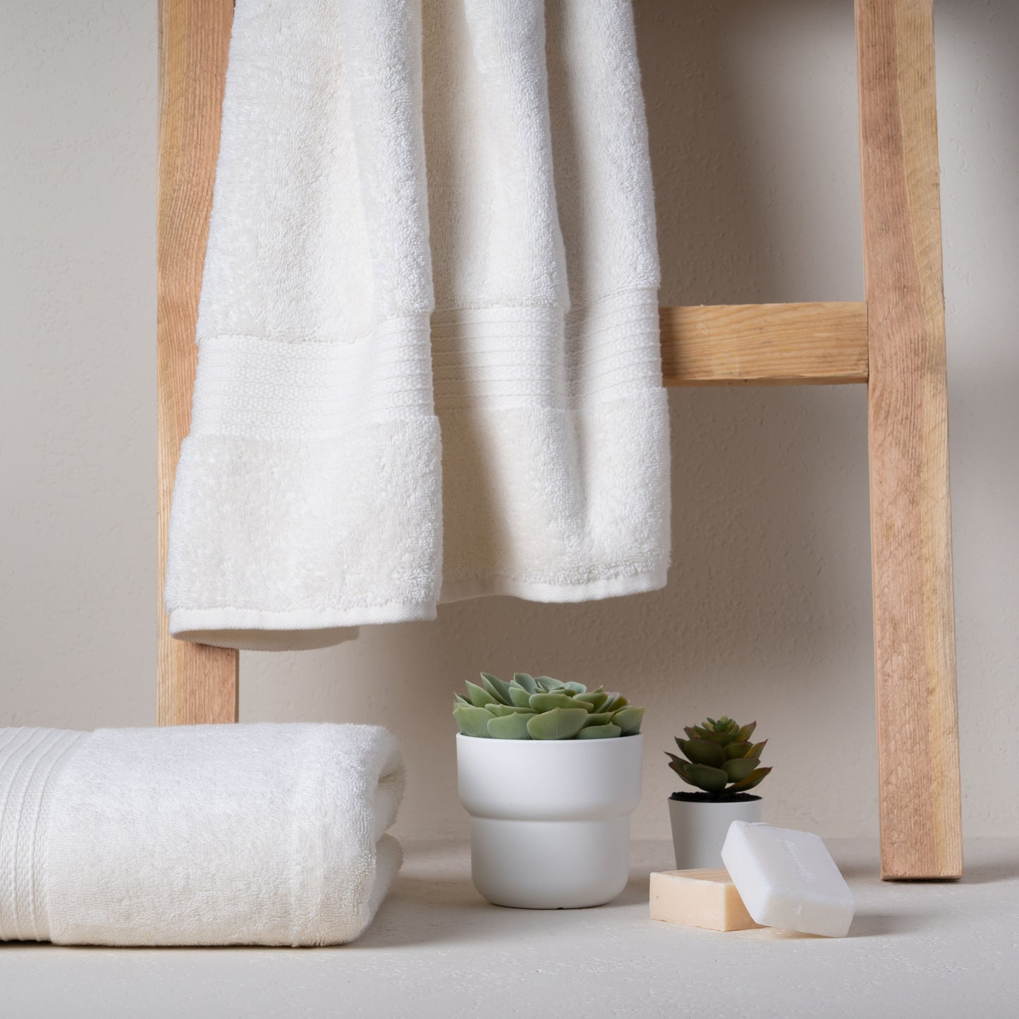 Feather & Spun 100% Organic Bath Towel | Lavender Fragrance | Oeko-TEX® Standard 100 | Double Needle Stitch | Anti Microbial | 100% Cotton - 650 GSM | 76 cms x 137 cms - Cloud Dancer | Pack of 1,