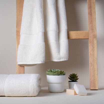 Feather & Spun 100% Organic Bath Towel | Lavender Fragrance | Oeko-TEX® Standard 100 | Double Needle Stitch | Anti Microbial | 100% Cotton - 650 GSM | 76 cms x 137 cms - Cloud Dancer | Pack of 1,