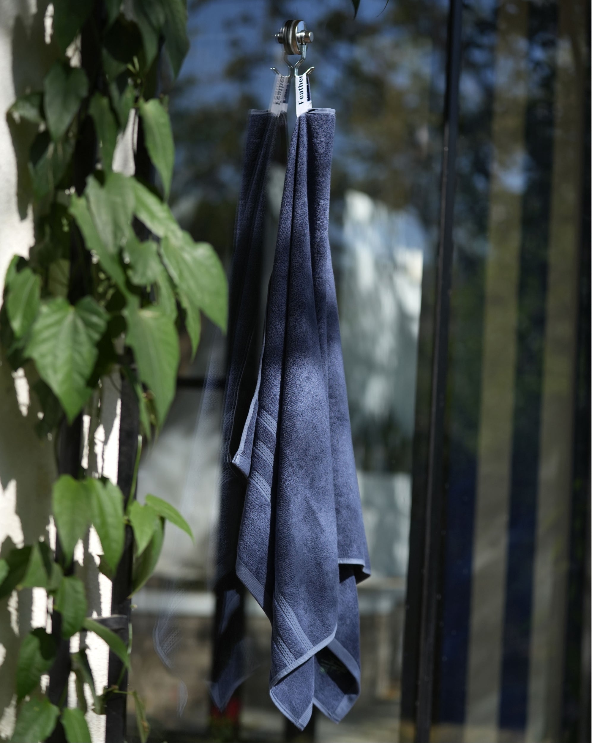 Feather & Spun Bamboo Cotton Bath Towel | Lavender Fragrance | Oeko-TEX® Standard 100 | Double Needle Stitch | Anti Microbial | 600 GSM | 76 cms x 137 cms - Smoke Grey | Pack of 1
