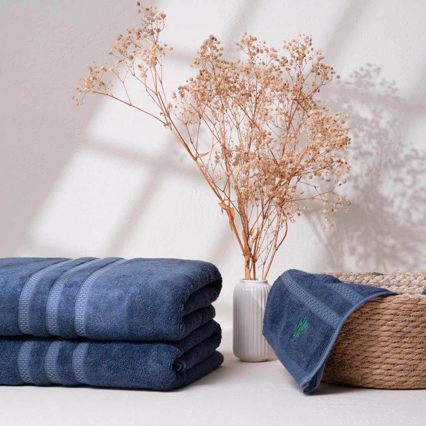 Feather & Spun Bamboo Cotton Bath Towel | Lavender Fragrance | Oeko-TEX® Standard 100 | Double Needle Stitch | Anti Microbial | 600 GSM | 76 cms x 137 cms - Midnight Indigo | Pack of 1