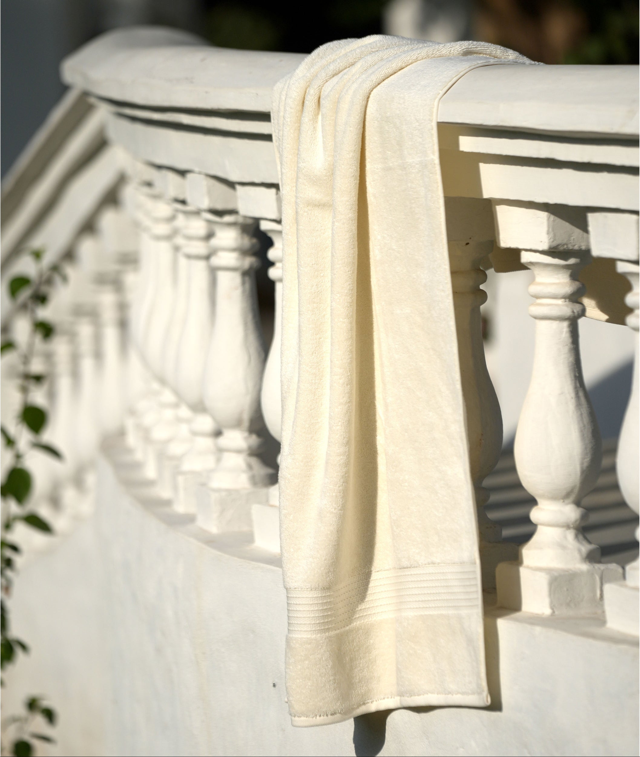 Feather & Spun 100% Organic Bath Towel | Lavender Fragrance | Oeko-TEX® Standard 100 | Double Needle Stitch | Anti Microbial | 100% Cotton - 650 GSM | 76 cms x 137 cms - Cranberry Crush | Pack of 1