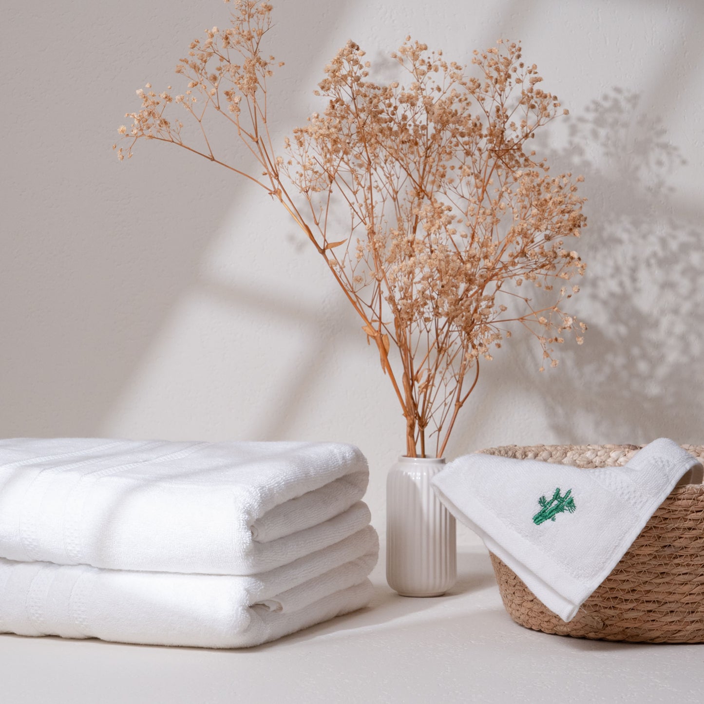 Feather & Spun Bamboo Cotton Bath Towel | Lavender Fragrance | Oeko-TEX® Standard 100 | Double Needle Stitch | Anti Microbial | 600 GSM | 76 cms x 137 cms - Pure Snow | Pack of 1