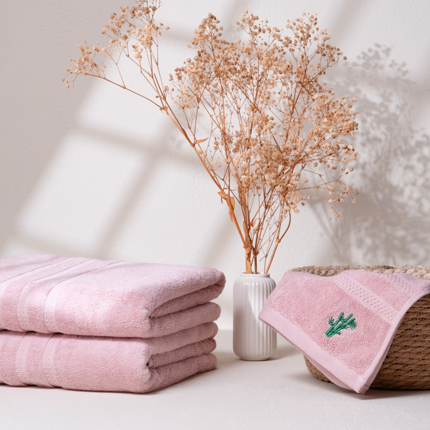 Feather & Spun Bamboo Cotton Bath Towel | Lavender Fragrance | Oeko-TEX® Standard 100 | Double Needle Stitch | Anti Microbial | 600 GSM | 76 cms x 137 cms - Petal Pink | Pack of 1